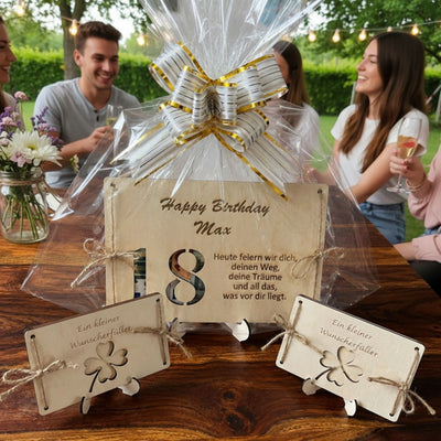 Geldgeschenk 18. Geburtstag personalisiert – moderne Holzkarte mit Namen
