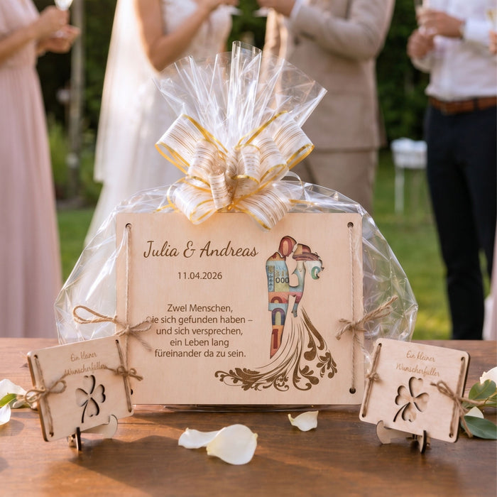 Geldgeschenk Hochzeit personalisiert – Holzkarte „Zwei Menschen" mit Namen & Datum