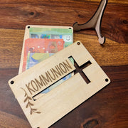 Geldgeschenk Kommunion personalisiert – Holzkarte Kreuz & Name